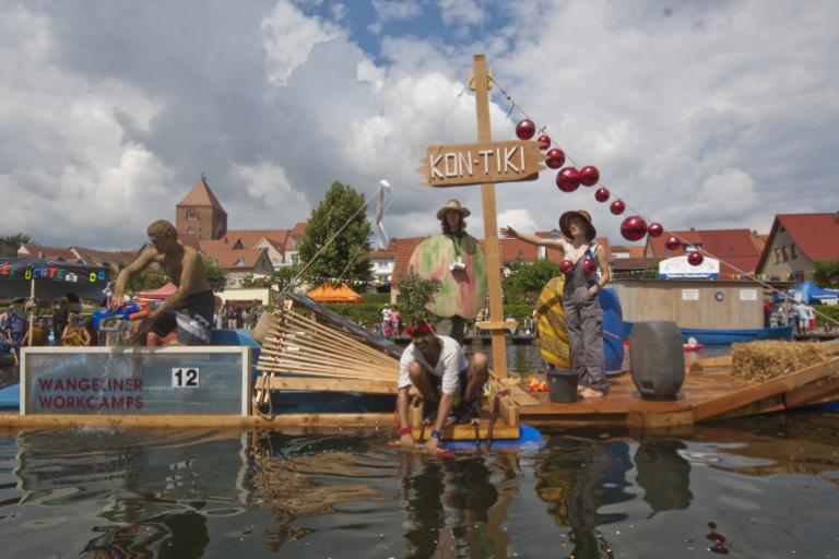 13 Die Bootscrew stellt jeweils ein Thema der Workcamps dar. | Foto: Hendrik Silbermann (ARTWORKs)