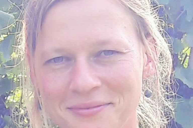 Marlene Luft Anleiter beim Workcamp Obstmanufaktur Selbstversorgung aus der Streuobstwiese Sozialpädagogin Erlerbnispädagogin Ausbildung naturnaher Obstbaumschnitt