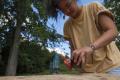 Teilnehmerin beim Upcycling Workcamp