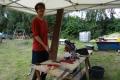 Workcamp-Teilnehmende beim Upcycling.