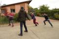 Workcamp-Teilnehmende spielen