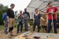 Endplanung des Upcycling-Projektes, alle versammeln sich. | Foto: Hendrik Silbermann (ARTWORKs)