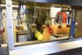 Abfüllen von Apfelsaft in Glasflaschen. | Foto: Wangeliner Workcamps