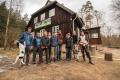 Gruppenbild aller Teilnehmenden vor dem Historischen Forstschreiberhaus. | Foto: Hendrik Silbermann (ARTWORKs)
