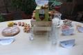 Verkostung der Apfelprodukte, entstandene Kuchen und Obstprodukte stehen auf einem Tisch. | Foto: Wangeliner Workcamps