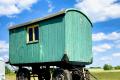 Der Wagen von 2022 vor seiner Vollendung. Tiny House selber bauen? Mit Holz, Hanf & alten Materialien – nachhaltig, kreativ & gemeinsam. Mach mit im Wangeliner Workcamp 2025! 👉 Für alle von 16 bis 26 Jahren